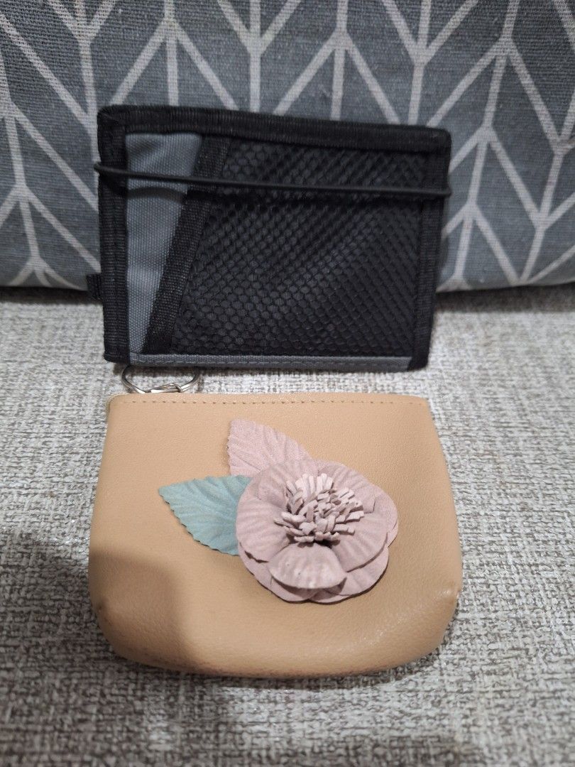 Wallet Bundle D (Category: Wallets & Card holders) located in Naga. Submitted by bellebargainbox (Listing ID 1463188177, Image 1). Description: 1 durable and lightweight cardholder plus 1 coin purse.