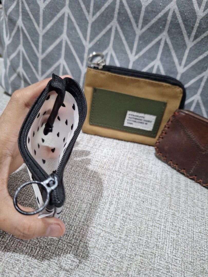 Wallet Bundle E (Category: Purses & Pouches) located in Naga. Submitted by bellebargainbox (Listing ID 1463188971, Image 2). Description: 1 Penshoppe purse 1 see through coinpurse 1 leather coin purse.
