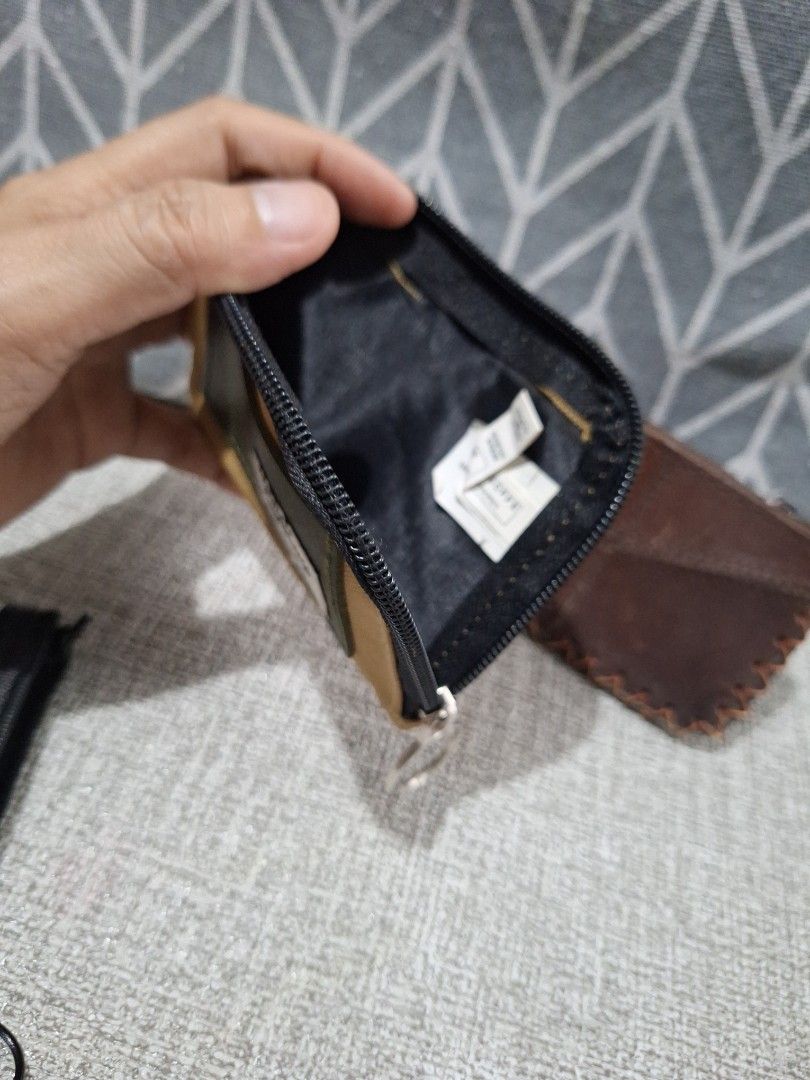 Wallet Bundle E (Category: Purses & Pouches) located in Naga. Submitted by bellebargainbox (Listing ID 1463188971, Image 3). Description: 1 Penshoppe purse 1 see through coinpurse 1 leather coin purse.