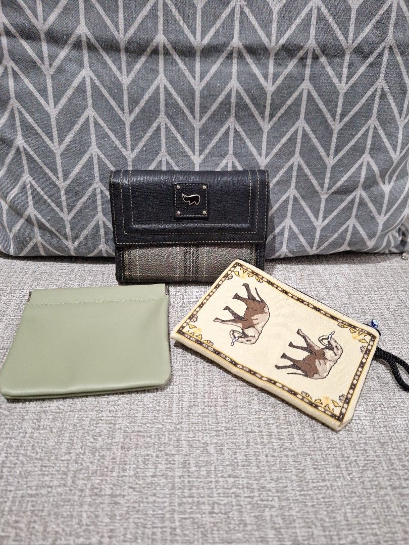 Wallet Bundle G (Category: Wallets & Card holders) located in Naga. Submitted by bellebargainbox (Listing ID 1463190394, Image 1). Description: 1 durable and space saving black wallet 1 green pouch 1 Thai coin purse.