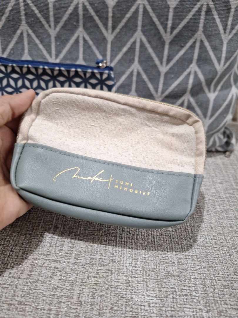 Wallet Bundle I (Category: Purses & Pouches) located in Naga. Submitted by bellebargainbox (Listing ID 1463192152, Image 3). Description: 1 Bench 1 Daiso 1 sturdy coin purse.