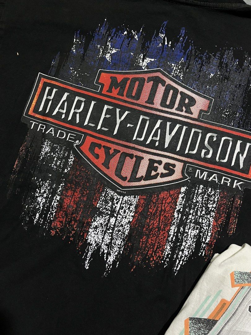 BUNDLE OF 2!! Harley Davidson and Car Tee (Category: Tshirts & Polo Shirts ) located in Manila. Submitted by ichann.lrdzbl (Listing ID 1463136577, Image 3). Description: 🏷️PRICE: 350 (Mine basis) 📐DIMENSION (Harley davidson) Width: 23 Length: 27 Size on tag: XL 📐DIMENSION (Dunn Edwards) Width: 23 Length: 30 Size on tag: XL 👖DETAILS Issue: Need Wash, Storage stains, Sun fade Condition Rate: 8/10 Color Rate: 8/10.