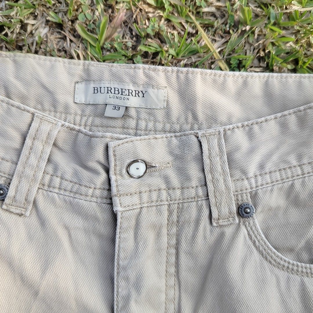 Burberry 2000s Embroidered Twill Shorts (Category: Coats, Jackets and Outerwear) located in Alabel. Submitted by gee.7thstreetz (Listing ID 1463163678, Image 2). Description: Mid - 2000s Burberry London cotton twill shorts with embossed leather knight patch. issue front botton L: 20 W: 15.5 LEG OPENING: 10.