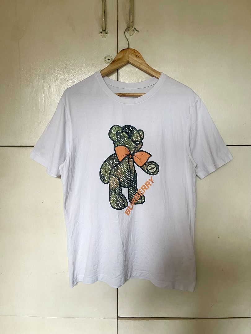 BURBERRY 'COLLAR BEAR' SHIRT (Category: Tshirts & Polo Shirts ) located in Manila. Submitted by ako.si.lemmor (Listing ID 1463273891, Image 1). Description: This item is thrifted, manage your expectation. Dimes: 21X27.5 (L-XL) Color rate: 8.5/10 Issue: Slight print fade, cut neck tag Ship at your own cost or pickup Mandaluyong..