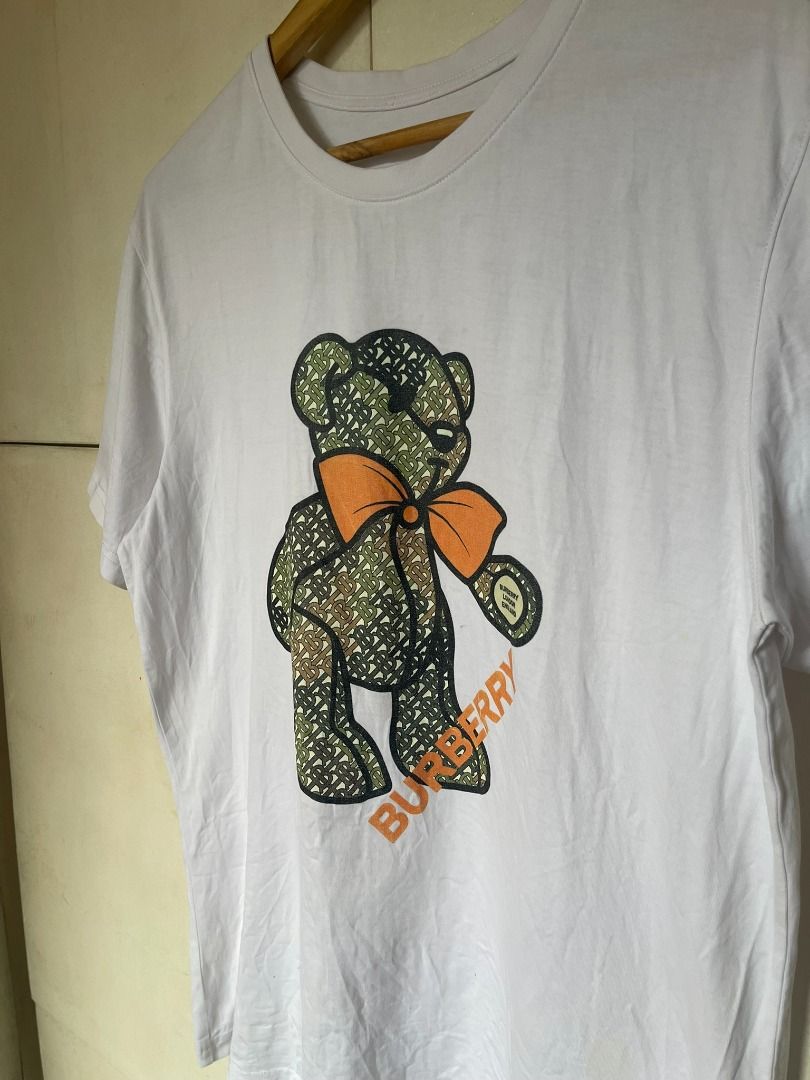 BURBERRY 'COLLAR BEAR' SHIRT (Category: Tshirts & Polo Shirts ) located in Manila. Submitted by ako.si.lemmor (Listing ID 1463273891, Image 3). Description: This item is thrifted, manage your expectation. Dimes: 21X27.5 (L-XL) Color rate: 8.5/10 Issue: Slight print fade, cut neck tag Ship at your own cost or pickup Mandaluyong..