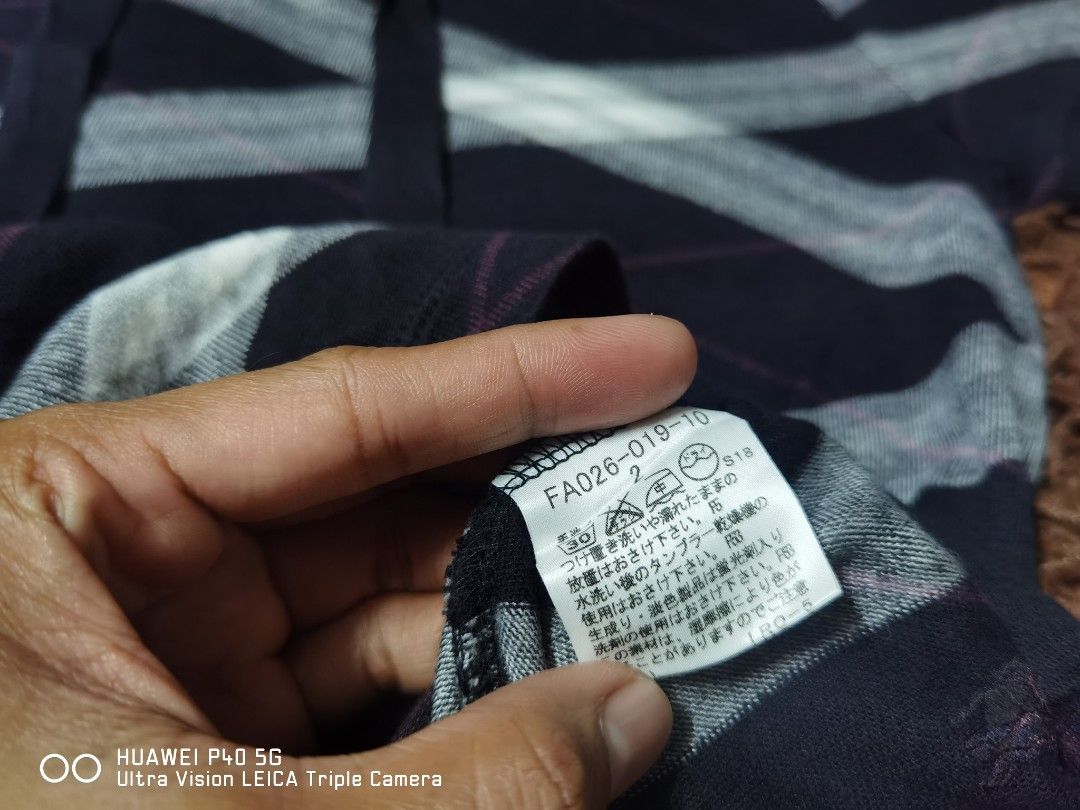 Burberry London Tshirt (Category: Shirts) located in Manila. Submitted by reddvelasquez.2 (Listing ID 1463127922, Image 3). Description: Burberry London Tshirt Size 2 on tag Fits XS-S 15.5 Width 22 Length Like New Condition No issues 800 pesos PM.
