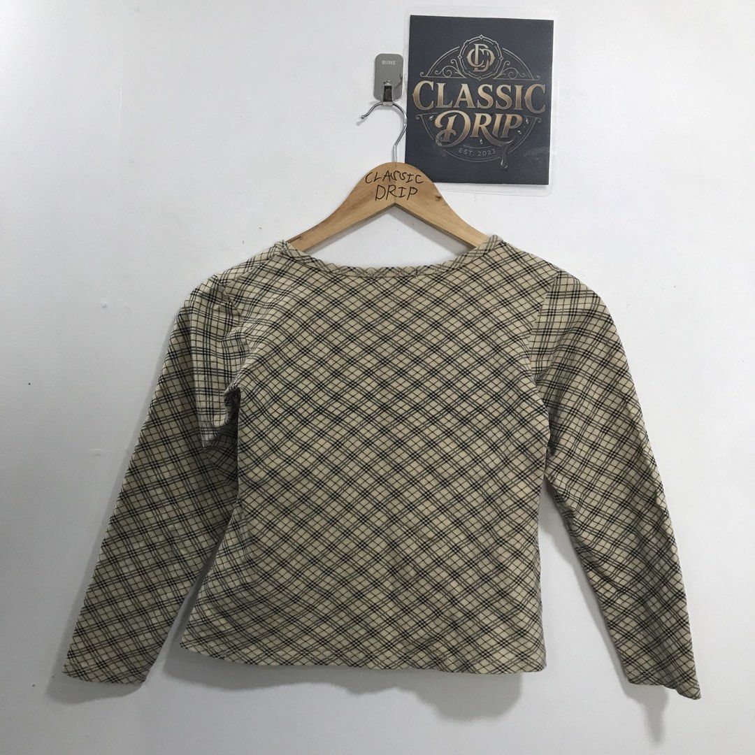 BURBERRY Y2K (Category: Luxury Apparel) located in Ozamiz City. Submitted by ClassicDrip (Listing ID 1463138811, Image 2). Description: BURBERRY SIZE MEDIUM EXCELLENT CONDITION.