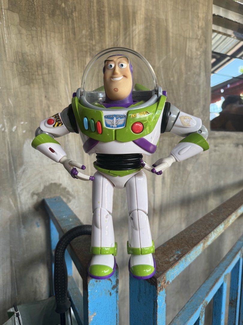 Buzz Lightyear Takara Tomy (Category: Figurines & Statues) located in Tarlac. Submitted by jericoooooo_ (Listing ID 1463247810, Image 1). Description: - Buzz Lightyear action figure from Toy Story - Movable joints for dynamic posing - Helmet opens and closes - Great for fans of the movie - Classic toy for any collection.