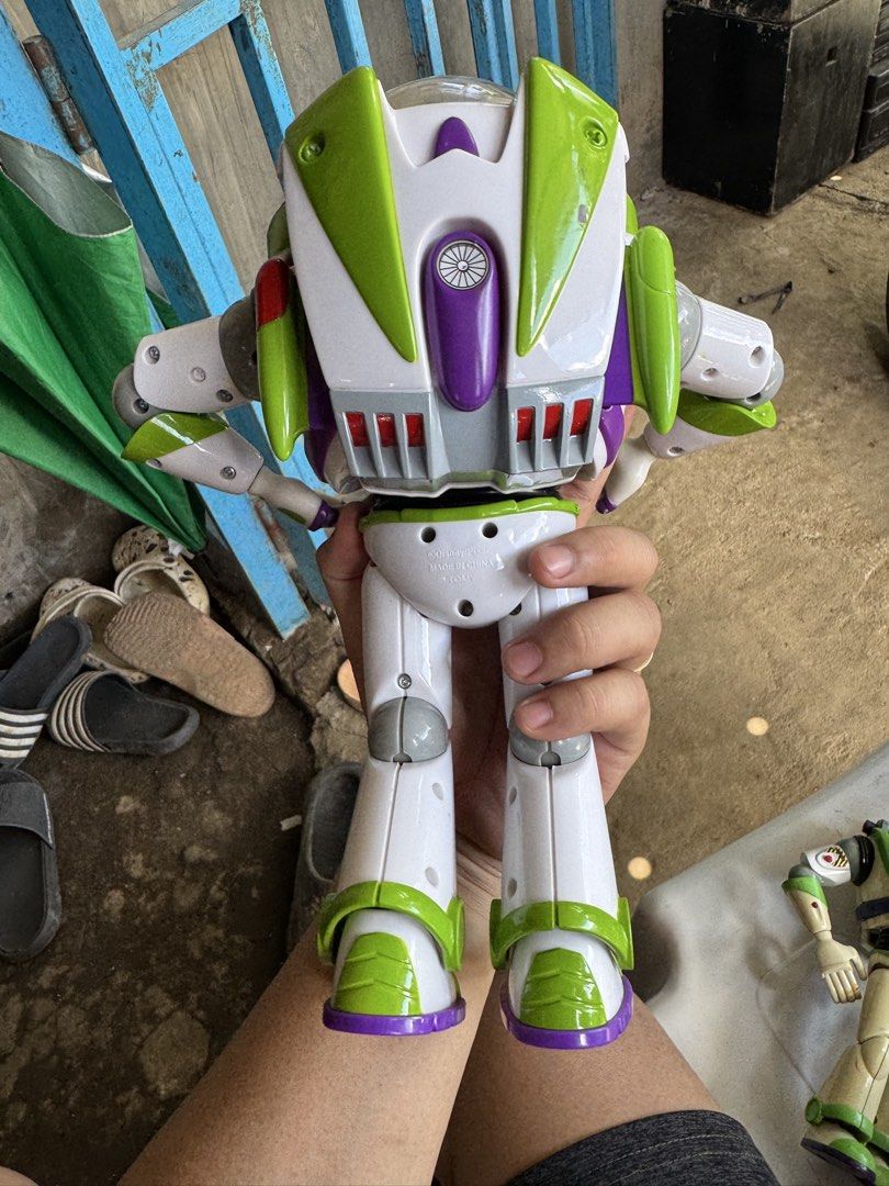 Buzz Lightyear Takara Tomy (Category: Figurines & Statues) located in Tarlac. Submitted by jericoooooo_ (Listing ID 1463247810, Image 2). Description: - Buzz Lightyear action figure from Toy Story - Movable joints for dynamic posing - Helmet opens and closes - Great for fans of the movie - Classic toy for any collection.