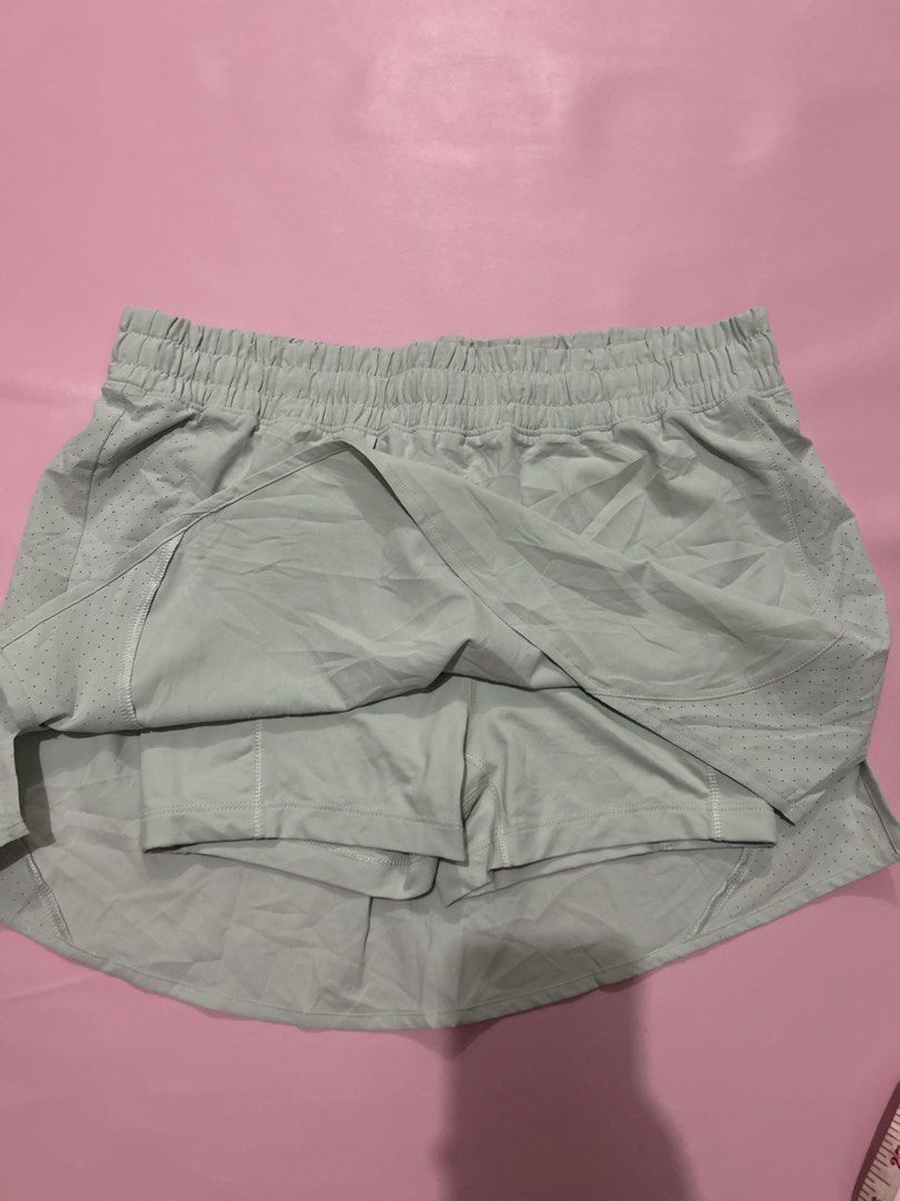 Calla Active Skort (Category: Activewear) located in Manila. Submitted by chen_clybelles (Listing ID 1463275485, Image 2). Description: S on tag, fits up to M.