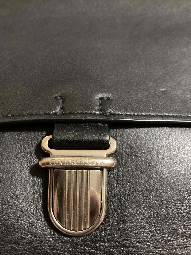 Calvin Klein (Category: Shoulder Bags) located in Manila. Submitted by bhiejoy30 (Listing ID 1463127134, Image 3). Description: Paubos Sale location. Cavite lalamove nearby and ship via J&T.