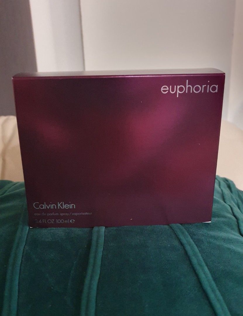 Calvin Klein Euphoria Eau de Parfum Spray 100ml (Category: Fragrance & Deodorants) located in Las Pinas. Submitted by imhislily (Listing ID 1463180578, Image 2). Description: - Calvin Klein Euphoria Eau de Parfum for Women - 100ml spray bottle - Comes in original packaging - A well-loved and popular scent.