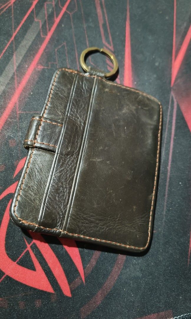 Card holder pure leather (Category: Luxury Bags & Wallets) located in Pasay City. Submitted by khim1202ma07307 (Listing ID 1463324740, Image 3). Description: .