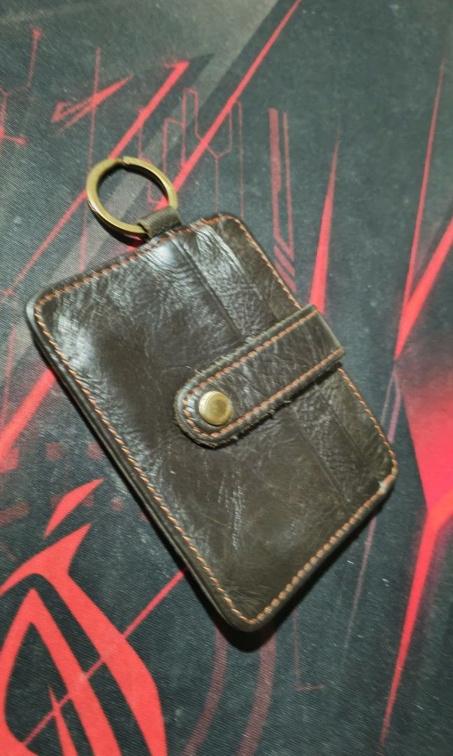 Card holder pure leather (Category: Luxury Bags & Wallets) located in Pasay City. Submitted by khim1202ma07307 (Listing ID 1463324740, Image 2). Description: .