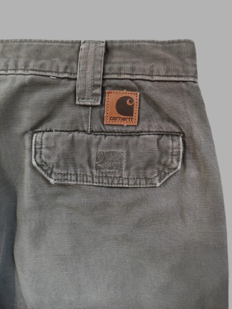 Carhartt B182 DMC Cargo Pants (Category: Jeans) located in Calamba. Submitted by alorbis96758 (Listing ID 1463227863, Image 3). Description: ▪️Dimensions Length : 44.5 Waist : 32 Hem : 9 ▪️Dungaree Fit ▪️Zippers Working Condition : Excellent ▪️Complete Tags ✅ ▪️Overall Condition : Used - Workwear ▪️Issues : Distress, Fade, Stains.