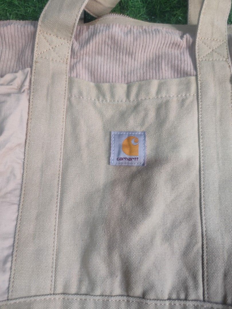 Carhartt delta strap bag (Category: Sling Bags) located in Daet. Submitted by thriftnidiegz (Listing ID 1463126382, Image 2). Description: excellent condition no issue no stain.