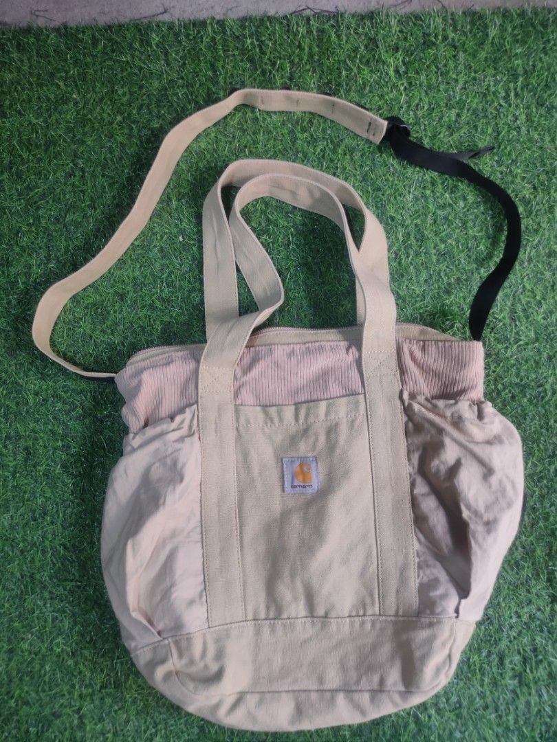 Carhartt delta strap bag (Category: Sling Bags) located in Daet. Submitted by thriftnidiegz (Listing ID 1463126382, Image 1). Description: excellent condition no issue no stain.