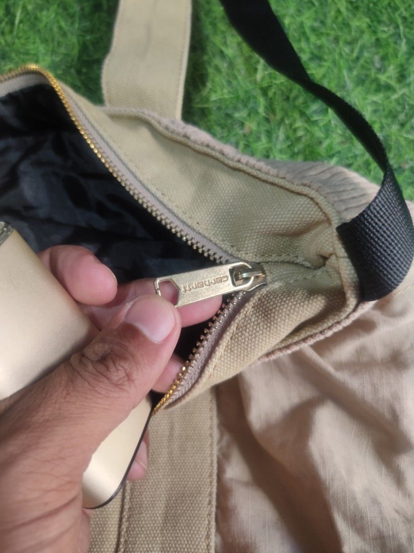 Carhartt delta strap bag (Category: Sling Bags) located in Daet. Submitted by thriftnidiegz (Listing ID 1463126382, Image 3). Description: excellent condition no issue no stain.