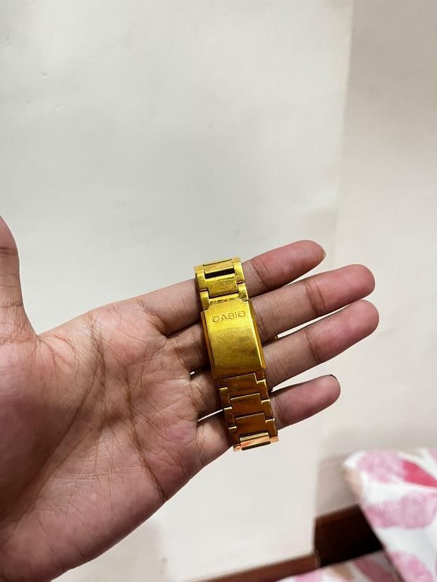 CASIO WATCH (Category: Luxury Watches) located in Abulug. Submitted by real.pcy333 (Listing ID 1463122073, Image 2). Description: LIKE NEW, FEW SCRATCHES ONLY. RFS. TOO GOLD AND SHINY.