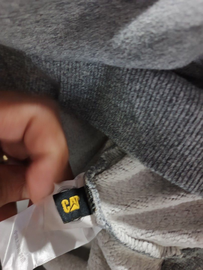 Caterpillar hoddie jacket (Category: Activewear) located in Odiongan. Submitted by thriftngo26 (Listing ID 1463152335, Image 3). Description: .