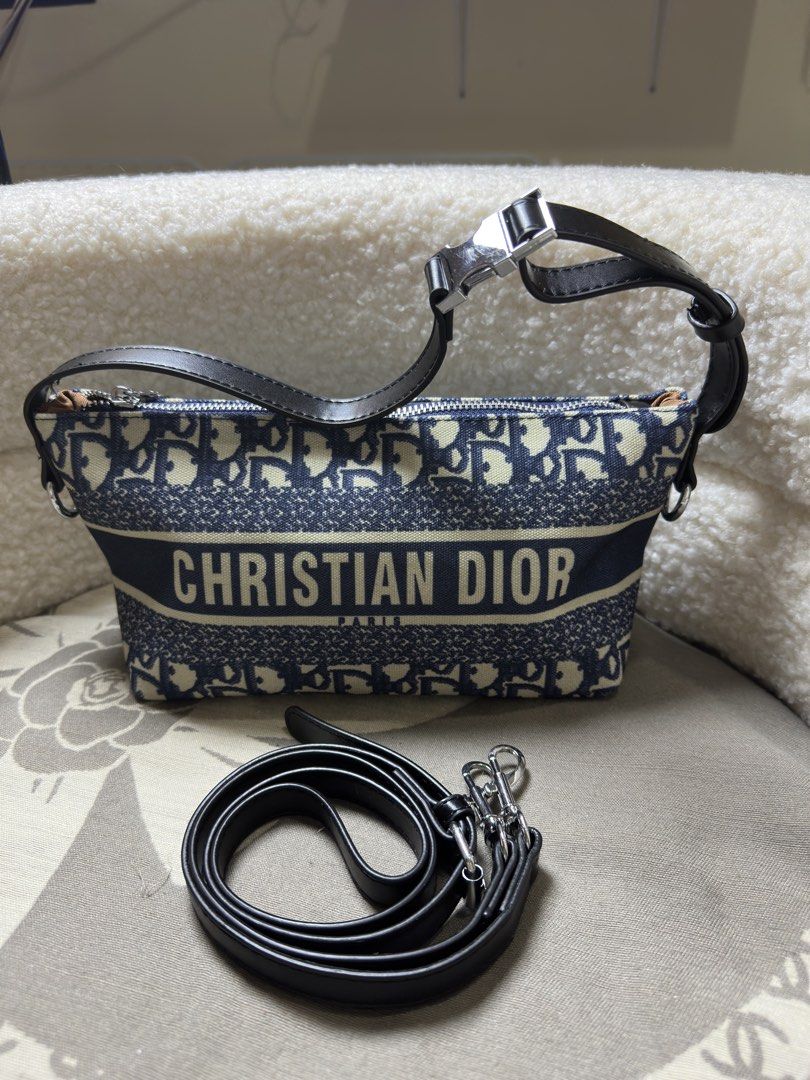 CD 2way Bag✨ (Category: Shoulder Bags) located in Binmaley. Submitted by amayscollections (Listing ID 1463179576, Image 3). Description: N€w Arr!v@L Canvas CD 2way Bag✨ Instock/Onhand✅ ₱7**nalang pay 1st add 70 C0D ✅💸 quality rate ses lumalaban prettiest in person ses no joke❣️ Pm 📩 Disclaimer: ‼️ This Page is not Associated or Affiliated with any of this following brands. For resell purpose only. We do not own the trademark of the products. Al