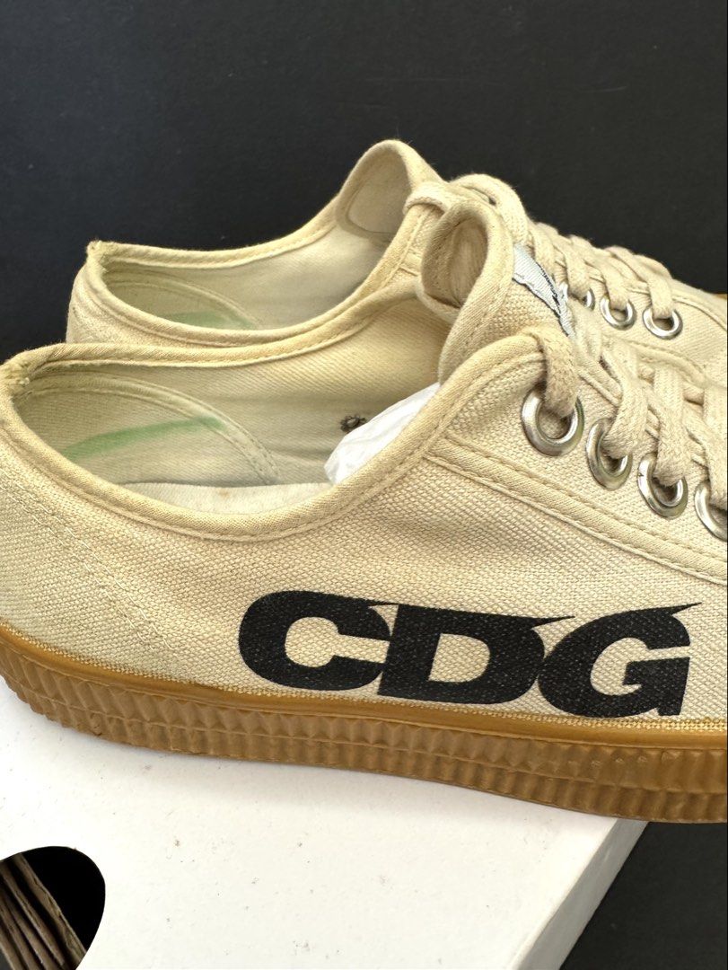 CDG （分類：波鞋）位於 Hong Kong。 由 superfun888 提交（商品編號 1463236839，圖片 9）。簡介： CDG Size 39 少著 快要優先。