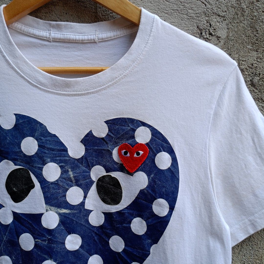 CDG PLAY (Category: Shirts) located in Koronadal. Submitted by thriflex.29 (Listing ID 1463274409, Image 2). Description: CDG PLAY♥️ Size: Small Measurements: Width 18 Length 26 Condition: 9/10 - Excellent Colorate: 9/10 Issue: Print & Cut neck tag Mine: 250.
