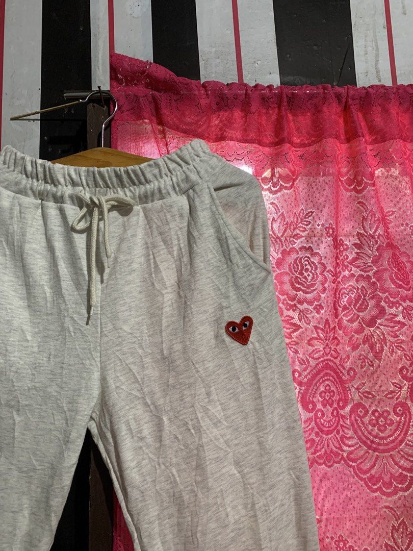 CDG Play Grey Sweat Pants (Category: Joggers) located in Iligan City. Submitted by kierrehv (Listing ID 1463131691, Image 3). Description: CDG Play Grey Sweat Pants 9.6/10 cr 27-31W(stretchable) 39L No issues.