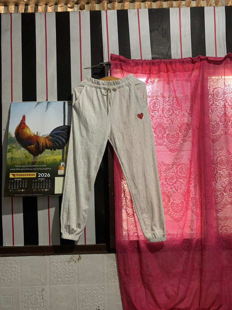 CDG Play Grey Sweat Pants (Category: Joggers) located in Iligan City. Submitted by kierrehv (Listing ID 1463131691, Image 1). Description: CDG Play Grey Sweat Pants 9.6/10 cr 27-31W(stretchable) 39L No issues.