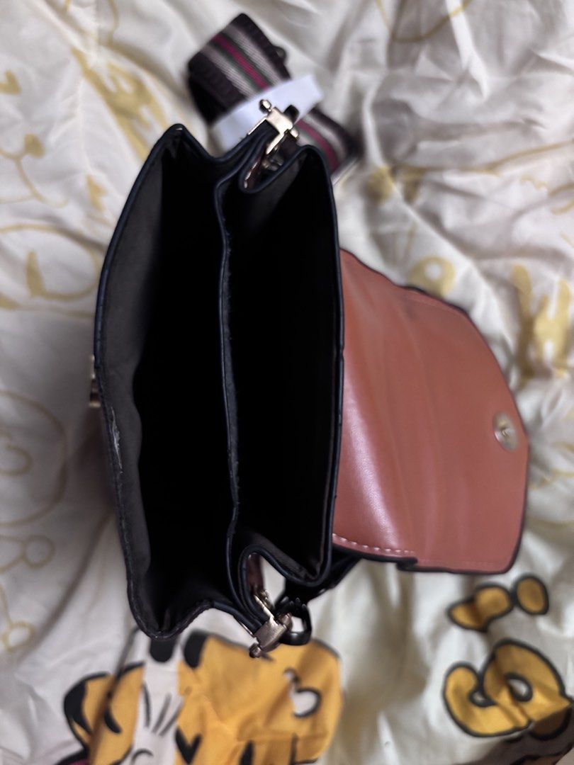 Cellphone bag (Category: Purses & Pouches) located in Taguig. Submitted by megdeclutterz (Listing ID 1463257231, Image 3). Description: - small bag - not branded - with strap - approx. 4x6 inches - no zippers ‼️ negotiable ‼️ please manage your expectations ‼️ Taguig/Bgc location.