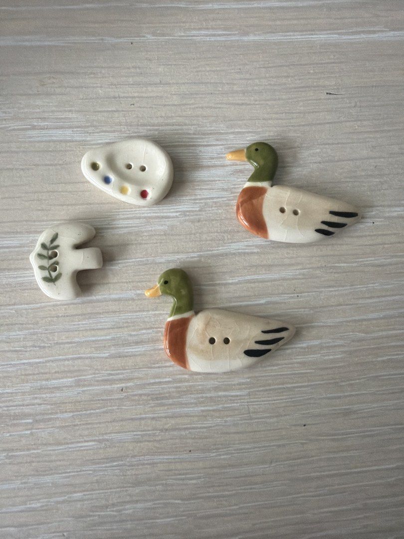 Ceramic button (Category: Craft Supplies & Tools) located in Seri Kembangan. Submitted by whatsihave (Listing ID 1463178974, Image 1). Description: These button are not surface crack. Was cracked when clay heated in the oven and was seal on surface to keep it in shape. Duck size: 3.5cm x 2.5cm Palette size: 2.2cm x 1.7cm Flying Bird: 1.7cm x 1.8cm Postage RM8. Price for a set..
