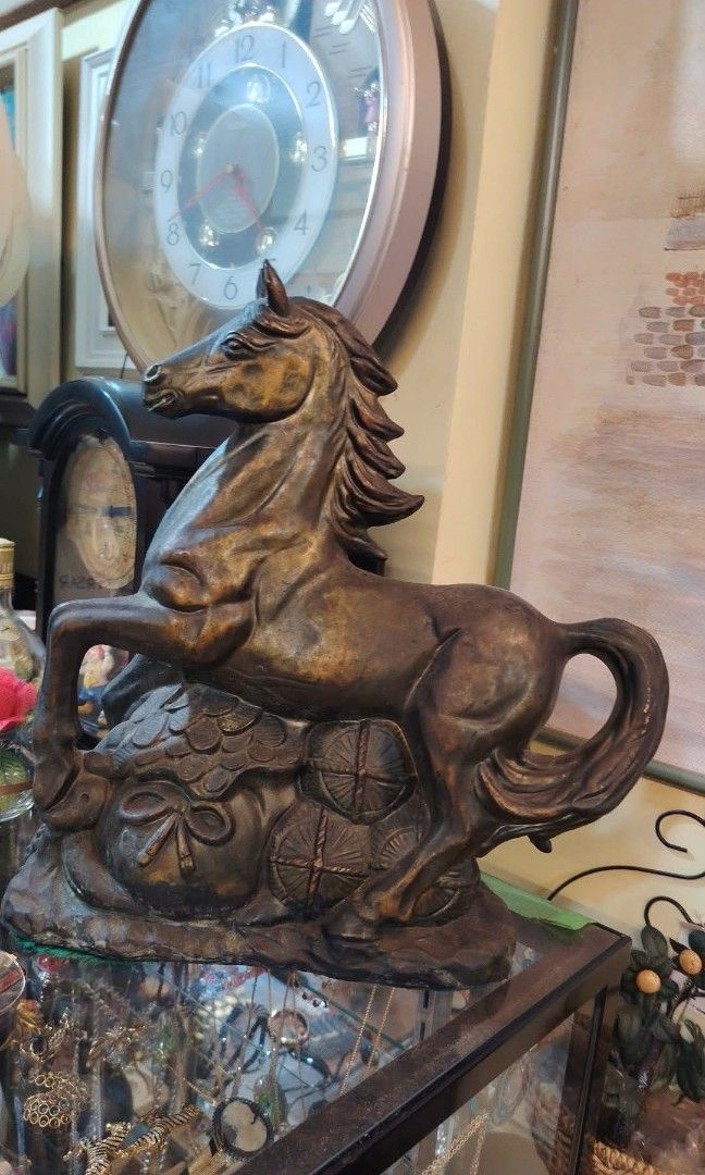 Ceramics Horse sculpture (Category: Other Home Decor) located in General Trias. Submitted by henrysi22 (Listing ID 1463276178, Image 1). Description: .