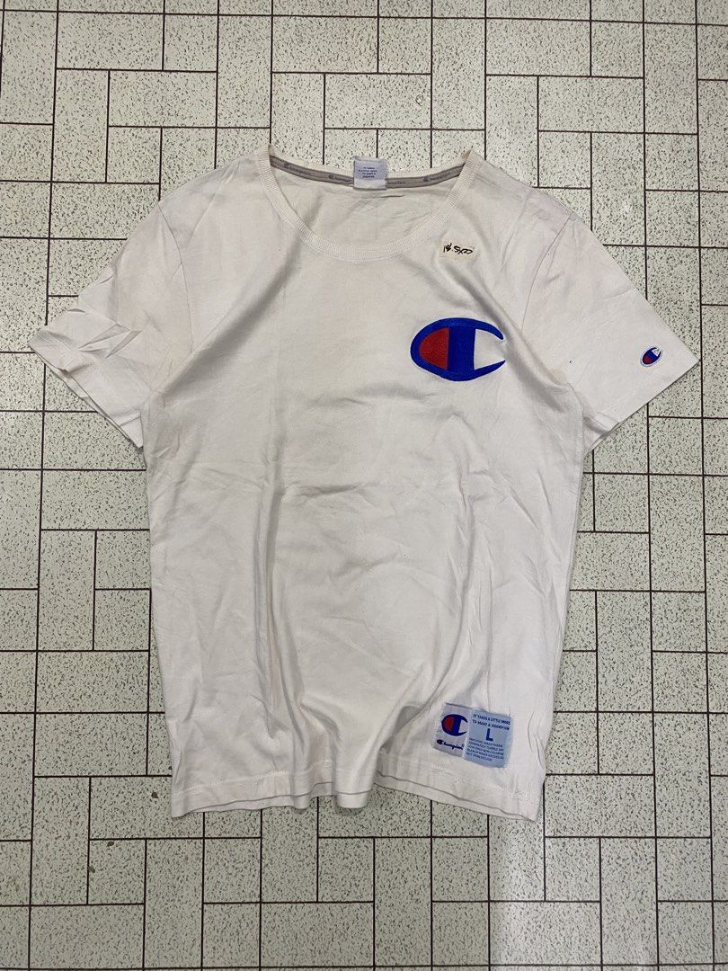 Champion White T-Shirt Size L (Category: Tshirts & Polo Shirts ) located in Manila. Submitted by sepamorash53558 (Listing ID 1463246259, Image 1). Description: - White Champion T-shirt - Features iconic C logo on chest - Smaller C logo detail on sleeve - Size: Large (L) - Made in the USA - Ideal for casual and everyday styling.