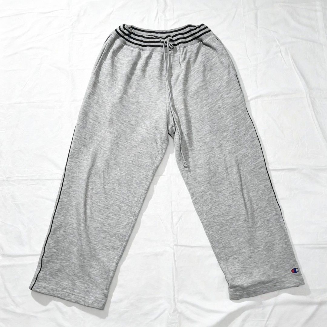 Champion Wide-Leg Gray Sweatpants (Category: Activewear) located in Quezon City. Submitted by rodthrift00 (Listing ID 1463279459, Image 1). Description: Waist: 27-38 ‎Length: 37.5 ‎Leg Hole: 9.5 ‎10/10 ‎No Issue.