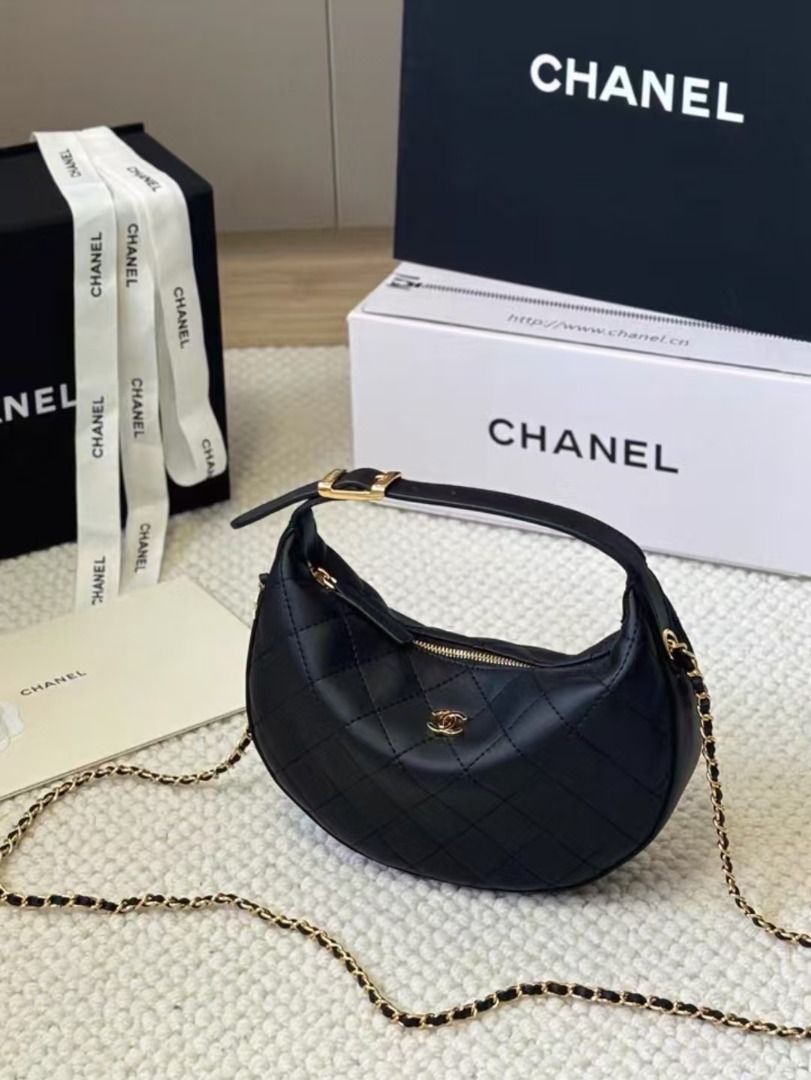 CHANEL 26B 單肩斜跨包 （分類：手袋及銀包）位於 Hong Kong。 由 smsngsmdnf09431 提交（商品編號 1463159848，圖片 3）。簡介： CHANEL 26B 單肩斜跨包 SIZE：22*9*21cm 全新正貨，包裝齊全 仲有其他款式顏色，有需要問我呀。