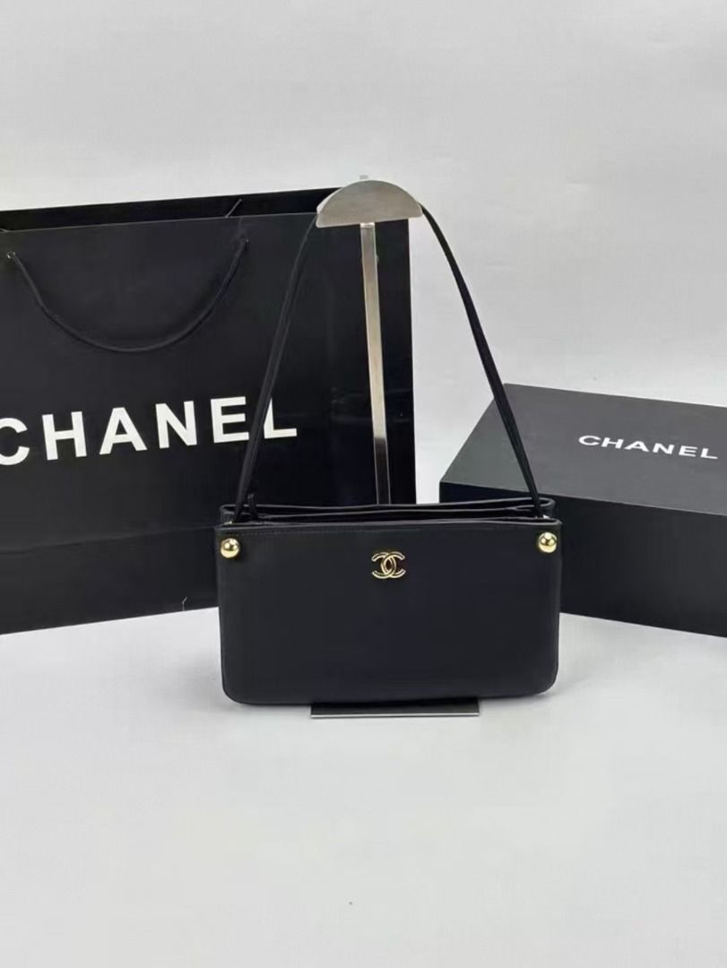 CHANEL 26S 單肩包 （分類：手袋及銀包）位於 Hong Kong。 由 rsgstjwfus28830 提交（商品編號 1463168545，圖片 1）。簡介： CHANEL 26S 單肩包 SIZE：24*7*13.5cm 全新正貨，包裝齊全 仲有其他款式顏色，有需要問我呀。