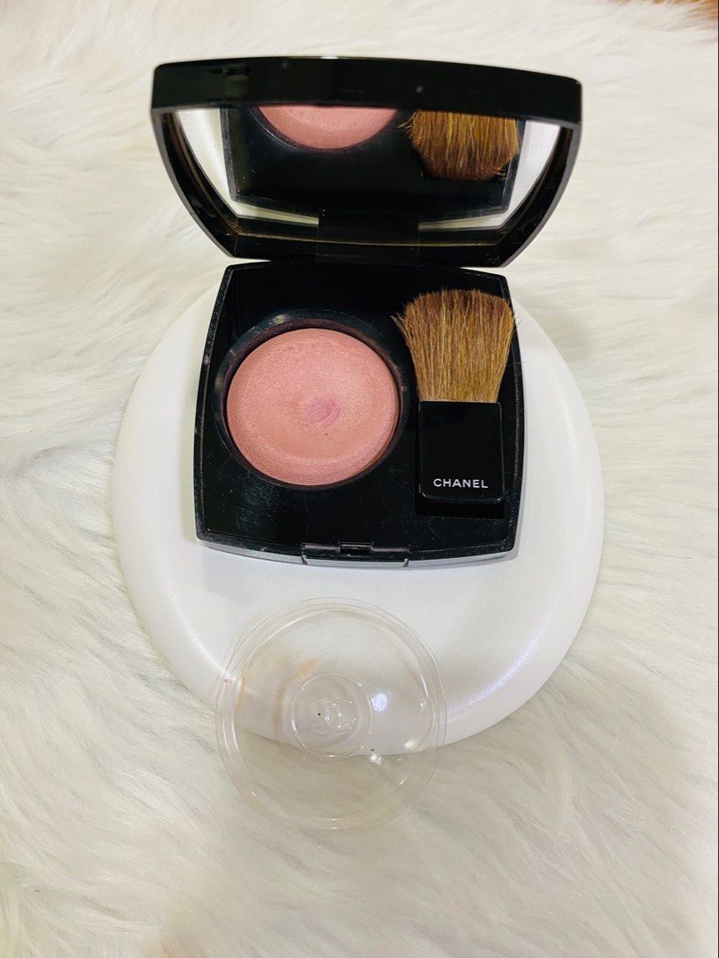CHANEL BLUSH (Category: Makeup) located in Manila. Submitted by lavishbyji22912 (Listing ID 1463135925, Image 1). Description: Authentic No box With brush Madami pa sya As is Price negotiable Pm for more detailes.