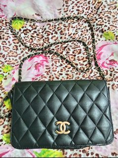 (Category: ) located in . Submitted by shoptokyothrift (Listing ID 1463204704, Image 1). Description: .