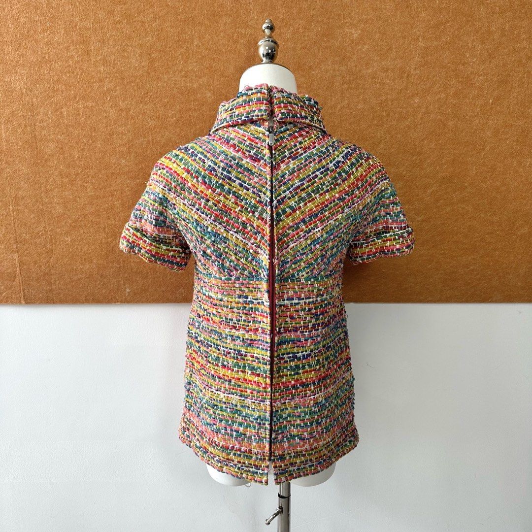 Chanel colourful short sleeves （分類：服裝）位於 Hong Kong。 由 lion_resells 提交（商品編號 1463159490，圖片 2）。簡介： Chanel colourful short sleeves size：36 100%real。