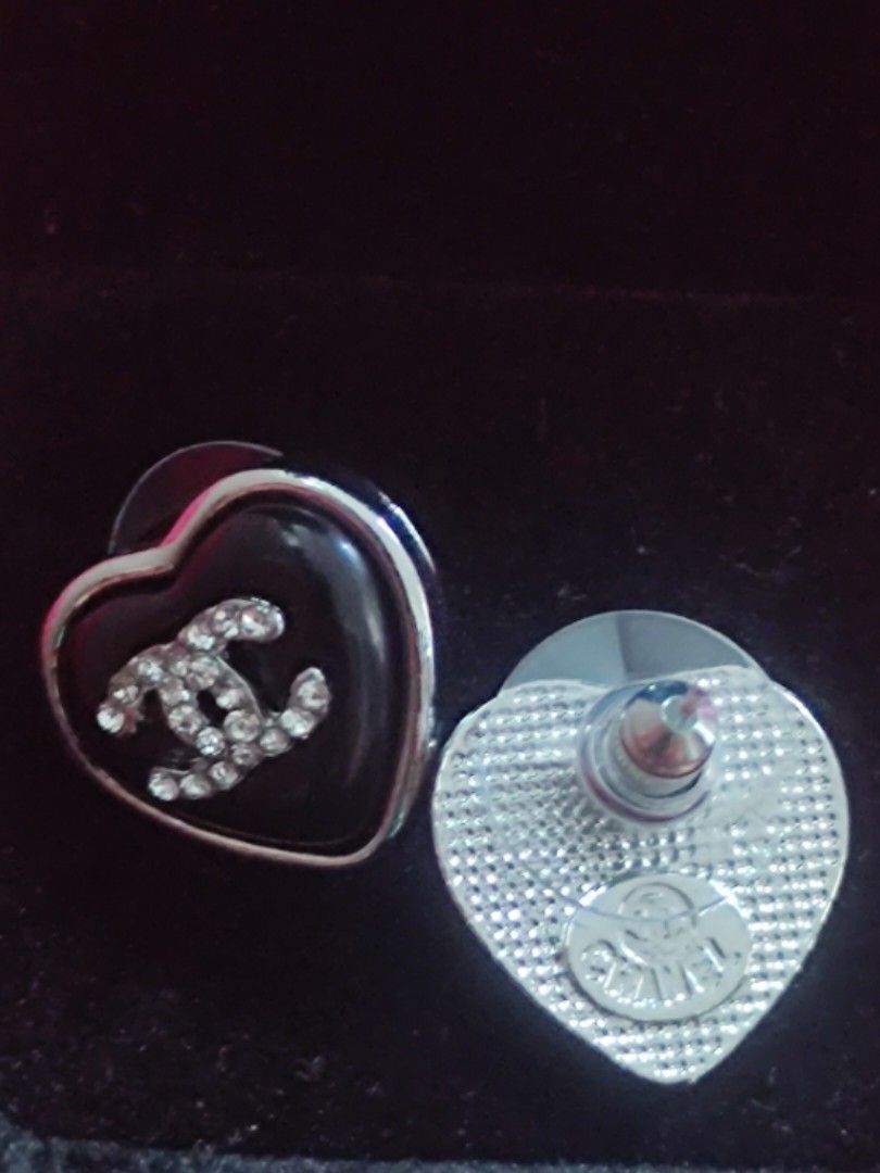 Chanel Heart Stud Earrings Black with Crystals (Category: Earrings) located in Cainta. Submitted by luxesparkle (Listing ID 1463266938, Image 2). Description: Chanel Heart Earrings .