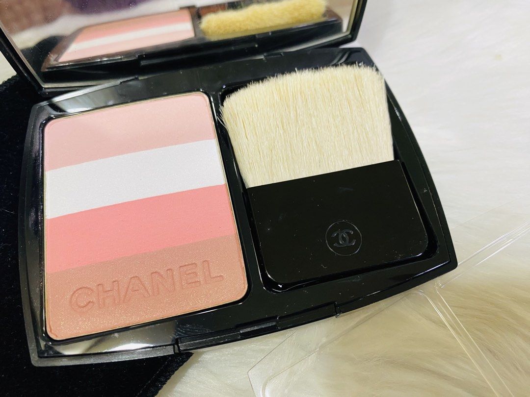 CHANEL NATURAL FINISH HIGH LIGTHRT AND BLUSH (Category: Makeup) located in Manila. Submitted by lavishbyji22912 (Listing ID 1463134428, Image 2). Description: AUTHENTIC Brand new With pouch and paper bag Natapon ko n yung box Shade: Les Roses Price negotiable .