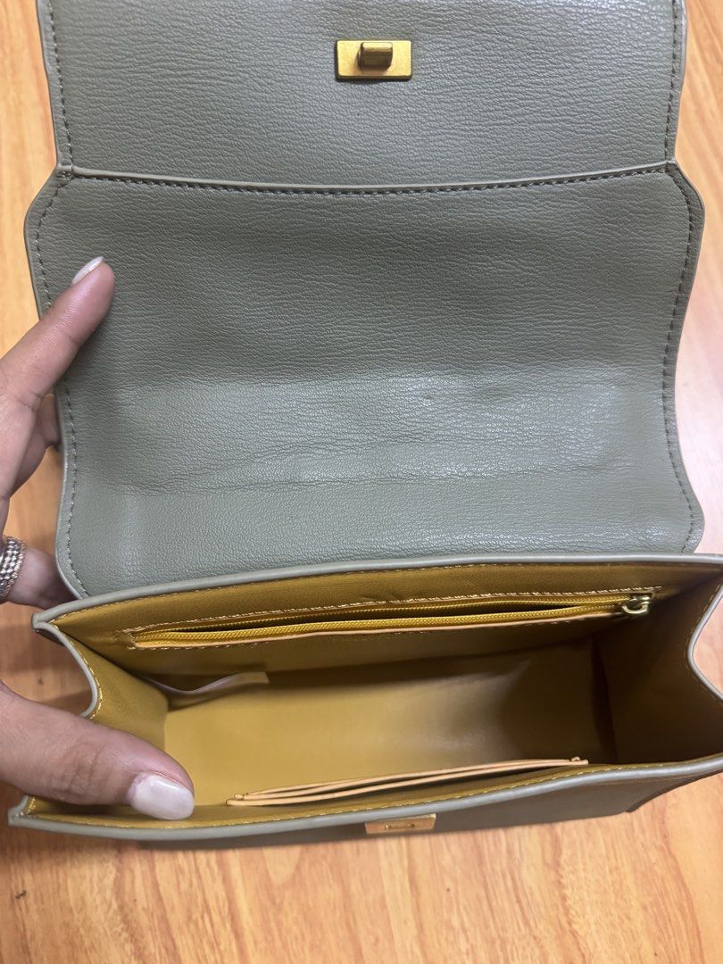 Charles & Keith (Category: Cross-body Bags) located in Las Pinas. Submitted by kwenbeh (Listing ID 1463144800, Image 2). Description: .