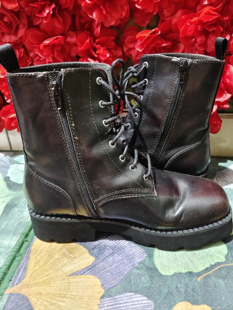 Charles & Keith Boots (Category: Boots) located in Kajang. Submitted by kembundle (Listing ID 1463243991, Image 3). Description: Charles & Keith Boots Bundle but like new Size: 8UK/41EU/27cm.