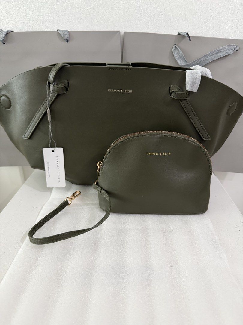 Charles & Keith Tote Bag - Green (Medium) (Category: Tote Bags) located in Pasig City. Submitted by bagsnmore4 (Listing ID 1463202235, Image 2). Description: Fixed price MPO On hand Actual pics.