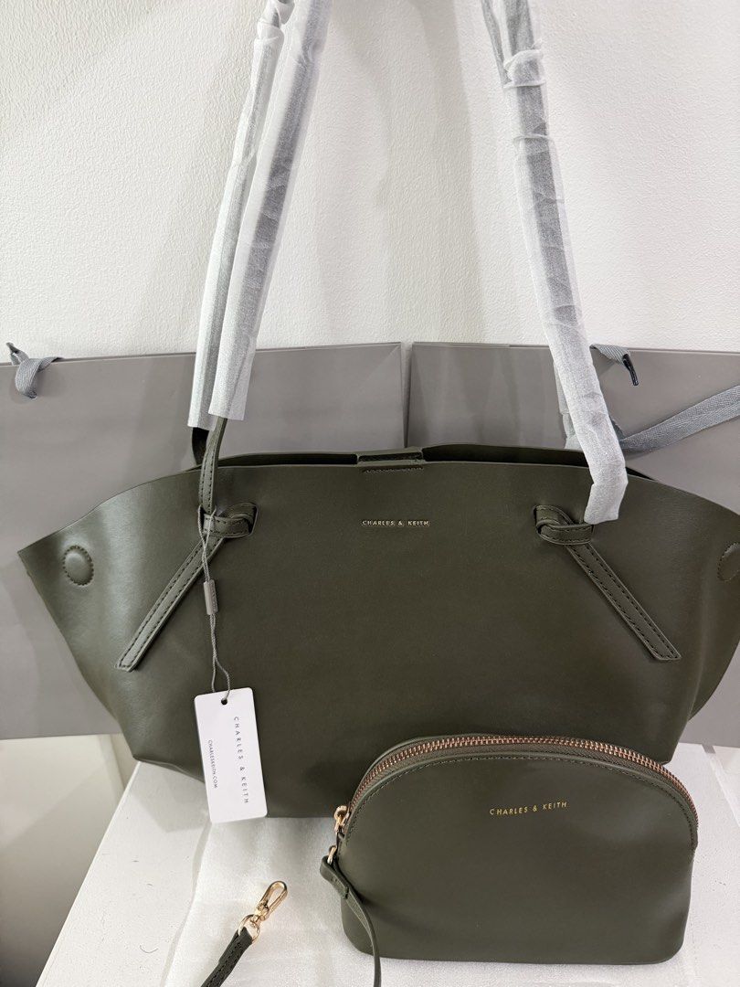 Charles & Keith Tote Bag - Green (Medium) (Category: Tote Bags) located in Pasig City. Submitted by bagsnmore4 (Listing ID 1463202235, Image 1). Description: Fixed price MPO On hand Actual pics.