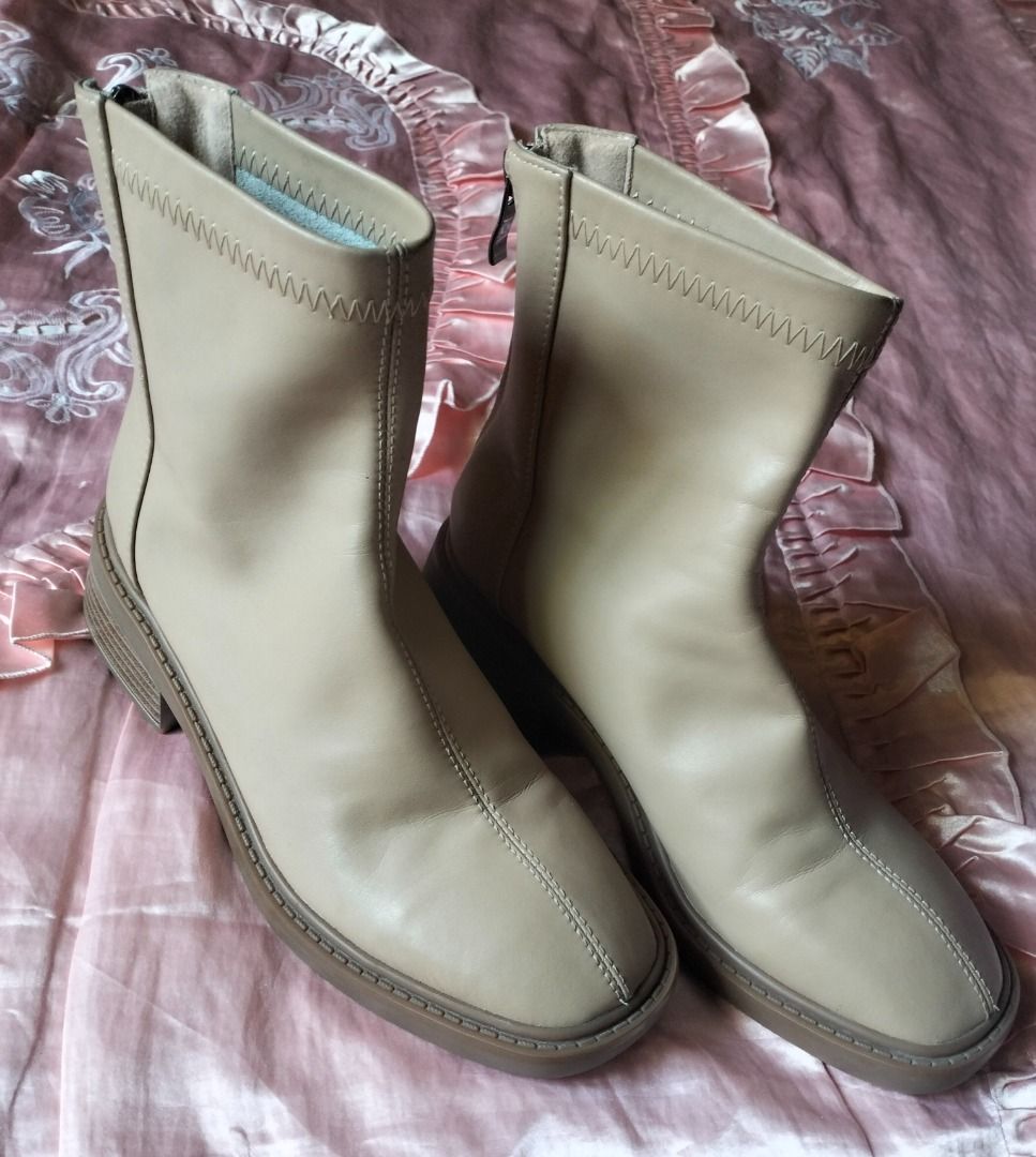 FAIRYGRUNGE SEAMED BOOTS (Category: Boots) located in Caloocan City. Submitted by pretaporter.2026 (Listing ID 1463217114, Image 2). Description: The ultimate late 90s / early 2000s silhouette. These feature a stunning square toe, distinct center-seam stitching, and a raw zig-zag top edge. Perfect for your whimsigoth, cyber y2k, or subversive basics styling! Price: 700 Condition: 10/10, No flaws or issue Size: eu 37-38 HOW TO BUY: Comment "MINE" 