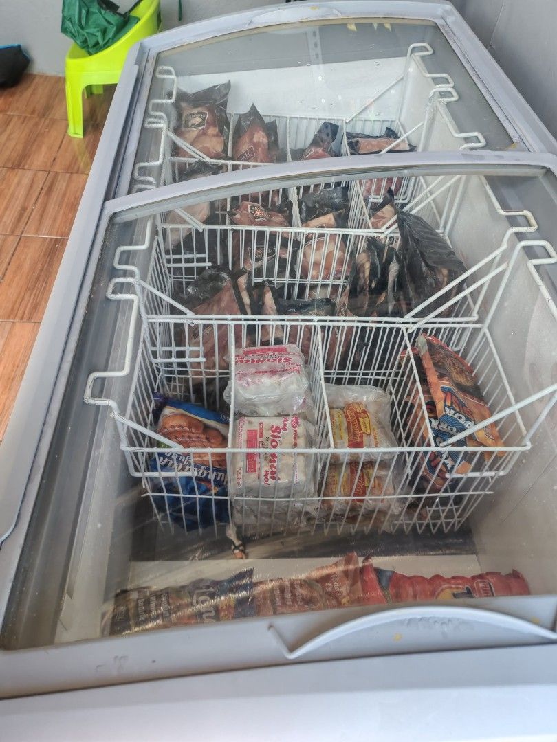 Chest Freezer for Sale (Category: Refrigerators and Freezers) located in Manila. Submitted by swiftrabbit_4df51a (Listing ID 1463170467, Image 3). Description: For Sale Chest Freezer ✓malakas mag yelo ✓working ilaw ✓intact ang door walang singaw ginamit lang sa meat products and frozen goods. included sya nung bnli ung products Issue: scratches and ung basket sa loob medyo cracked na pero ok pa naman . di affected and performance RFS: May work na