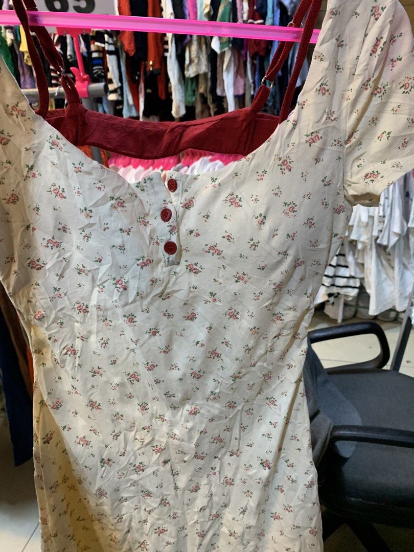 Chic Dress (Category: Dresses) located in Kabankalan. Submitted by leans_closet (Listing ID 1463226602, Image 2). Description: Xs to petite med With pads.