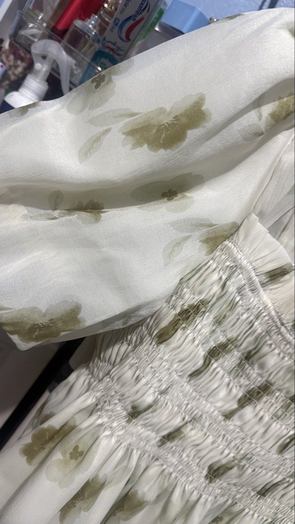 Chiffon Puff Peplum Top (Category: Blouses) located in Quezon City. Submitted by dinesaur (Listing ID 1463305492, Image 2). Description: .