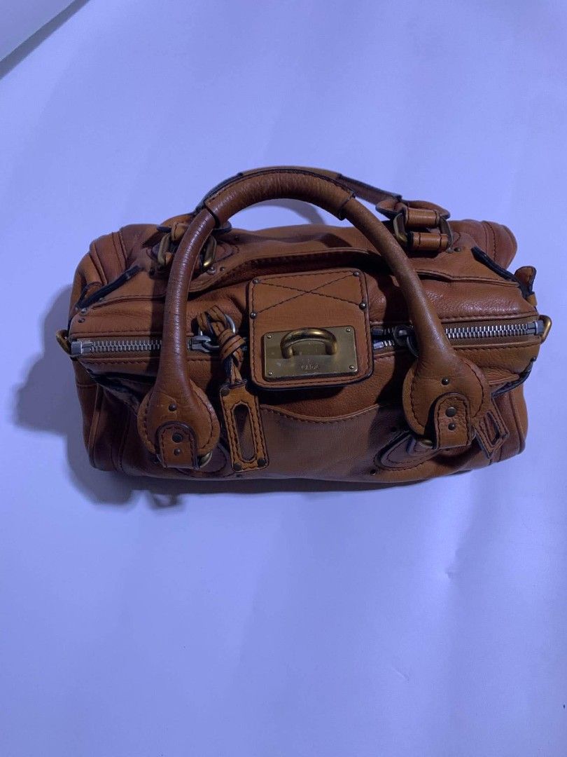 Chloe paddington (Category: Luxury Bags & Wallets) located in Davao. Submitted by terrencefinds (Listing ID 1463281484, Image 1). Description: Issue no lock missing but still in presentable condition missing 1 hardware rank B.